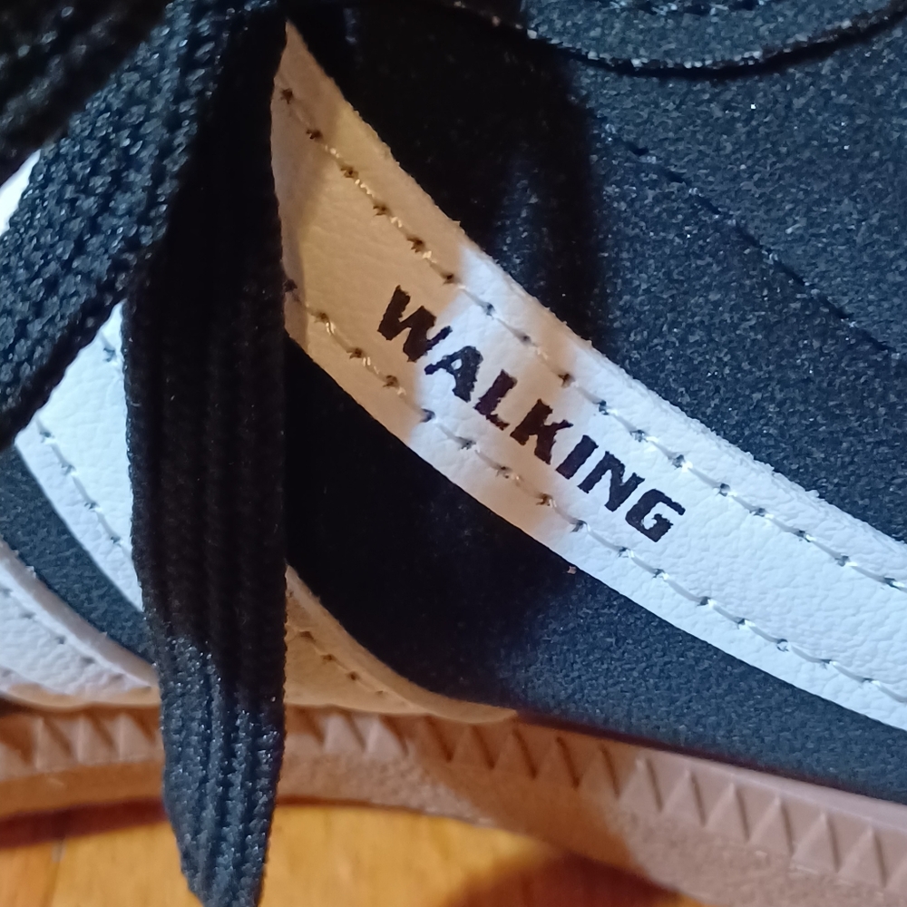 Women  Black & White Sneakers Comfort, Breathabke Fir Walking & Running Size 6.5 - Picture 3 of 12